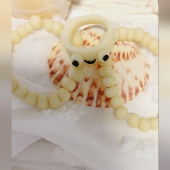 Glow in Dark Bracelets and Ring Set - Picture 5 of 7